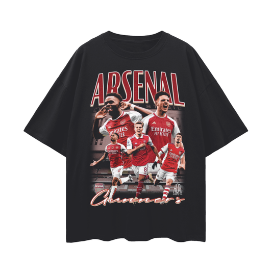Oversized Arsenal Gunners tee featuring Bukayo Saka, Declan Rice, and Martin Ødegaard in a bold 40*52cm print. Loose, drop-shoulder fit, made from 100% cotton, this unisex tee is perfect for casual wear or cheering on your favorite soccer team.